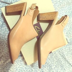 Clarks nude peep toe heel mules size 8.5