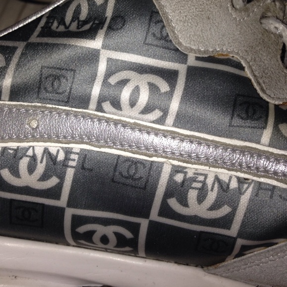 Chanel - Picture 3 of 4