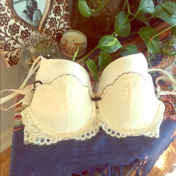 👯Two bras - VS & Jezebel