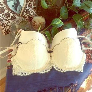 👯Two bras - VS & Jezebel