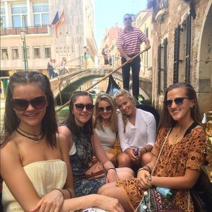 Meet your Posher, Cecelia