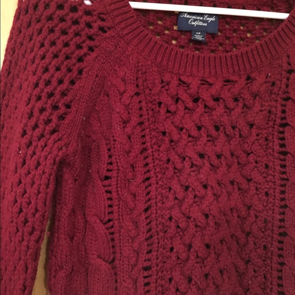 AE maroon sweater