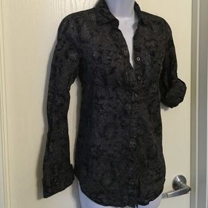 Black/gray floral buttondown shirt