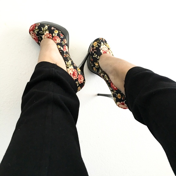 Floral Pumps- Size 10 (fits more like a 9.5)