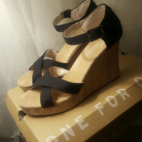 TOMS black cork wedges