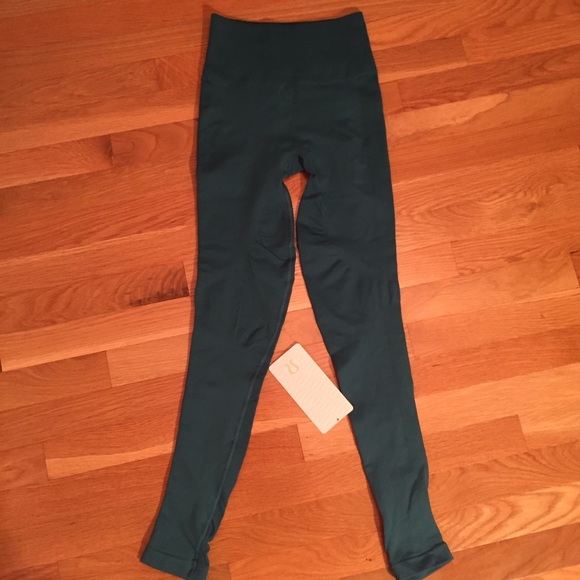 ⚡️⚡️⚡️SALE NWT size 4 Lululemon ⚡️