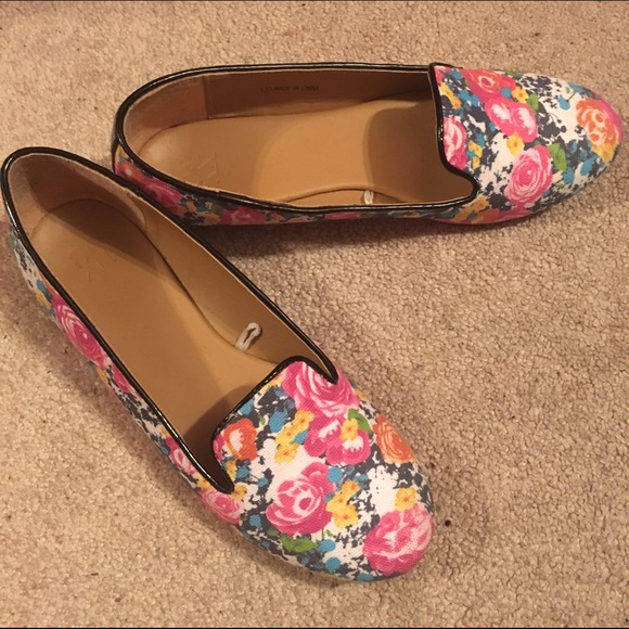 🌺🍃🌸Summer isn't over! Gorgeous flower flats🌺