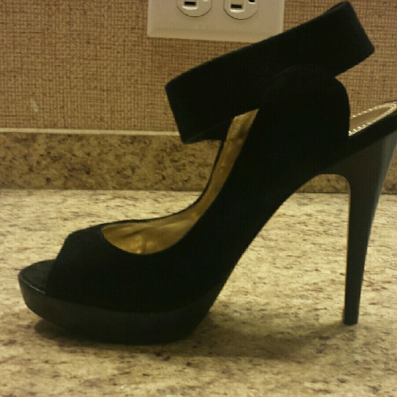 Shoes - Bakers Black pumps