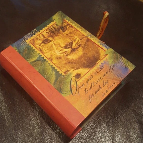 Hallmark Other - Hallmark note card set and box