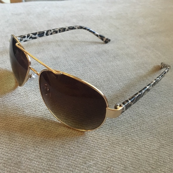 Cheetah Print Aviator Sunglasses - Picture 2 of 3