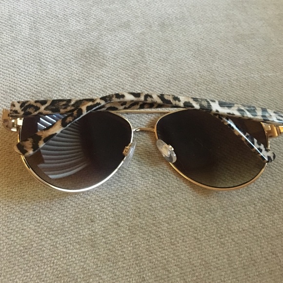 Cheetah Print Aviator Sunglasses - Picture 3 of 3