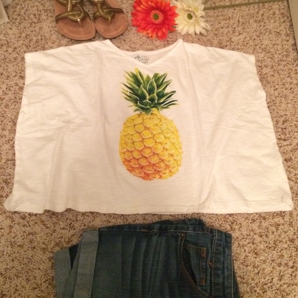 🍍SOLD🍍🍍Pineapple Oversized Cropped Top🍍 - Picture 2 of 3