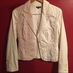 Beautiful white jacket | great fit!