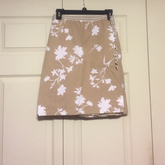 Beach perfect!  Vintage Wrap skirt!🐬
