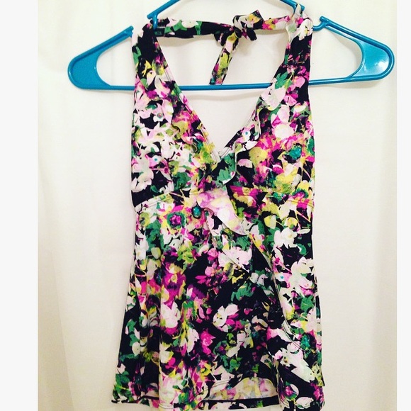 LIKE NEW 🌸 RUFFLED FLORAL SWIM TOP