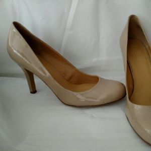 Nude Nine West Round Toe Pumps