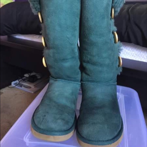 Green Bailey button uggs