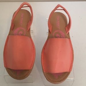 Very Cute flat Coral Sandal