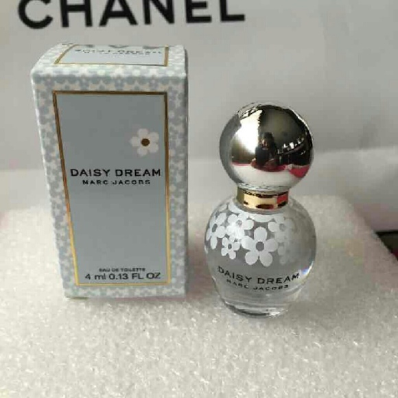 !SOLD! !Daisy marc jacobs perfume mini
