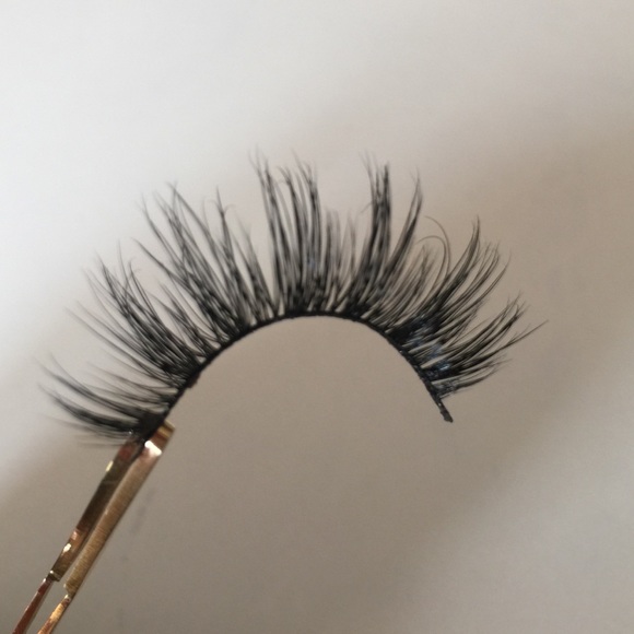 ✨Brooklyn Lash✨ - Picture 4 of 4