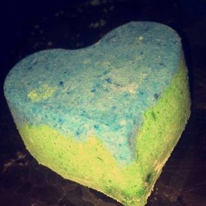 SELLING BATHBOMBS!