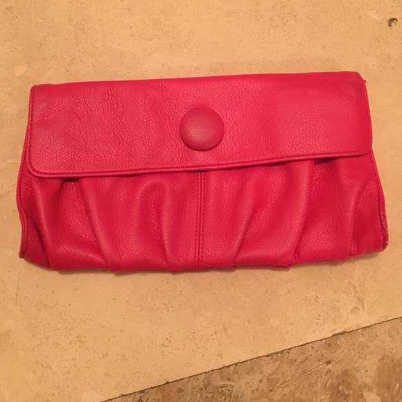 RED H&M CLUTCH