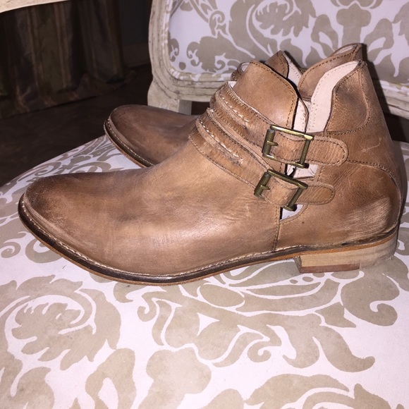 Free People Braeburn booties- tan