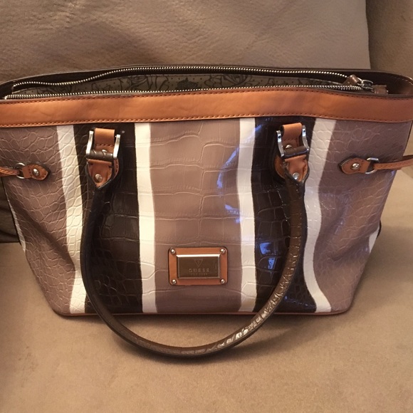 Guess tote purse - Picture 1 of 2