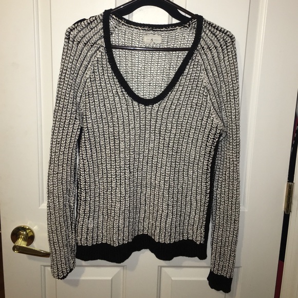 Loose knot Lou & Grey sweater - Picture 1 of 4