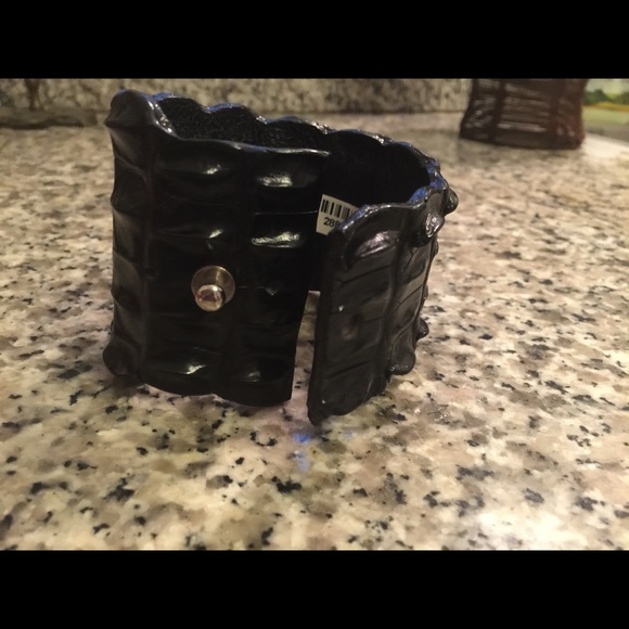 Croc black cuff bracelet , never worn - Picture 2 of 4