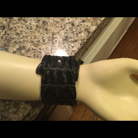 Croc black cuff bracelet , never worn - Picture 4 of 4
