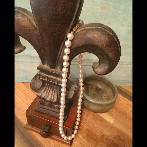 SOLD Vintage Hand-knotted Pearl Necklace - Picture 2 of 3