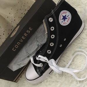 Size 9 womens Black Converse