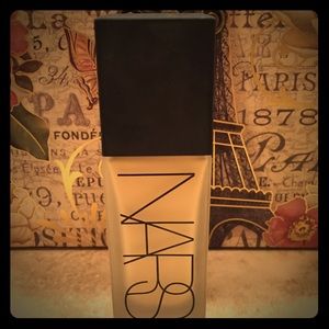 Nars All Day Luminous Weightless Foundation 3/4