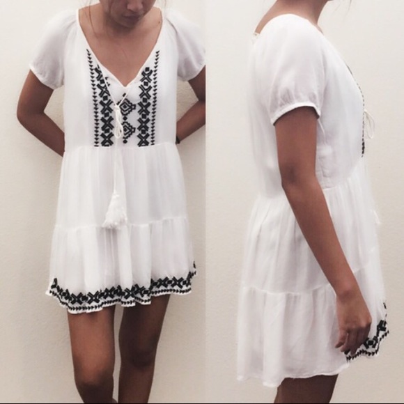 LA Hearts Dresses & Skirts - La Hearts Short Sleeve Embroidered Babydoll Dress