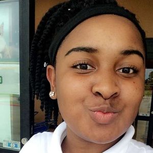 Meet your Posher, Shawndrea