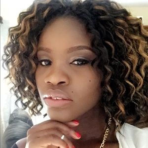 Meet your Posher, Janisse