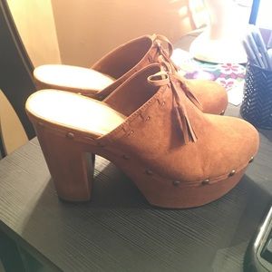 Brand new brown clogs!