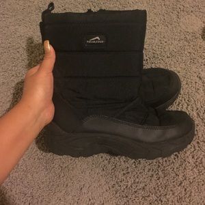 Heady duty snow boots