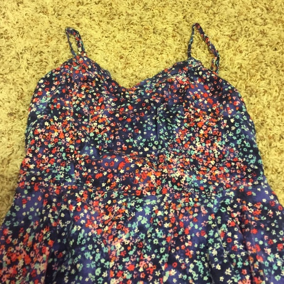 Floral pretty lower thigh length dress - Picture 2 of 3