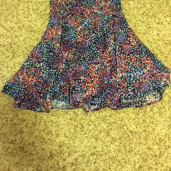 Floral pretty lower thigh length dress - Picture 3 of 3