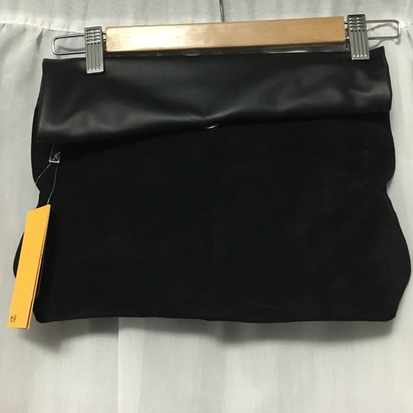 Black clutch