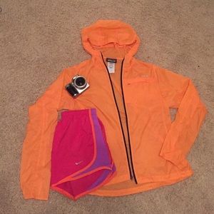 Orange lightweight Patagonia windbreaker🍊