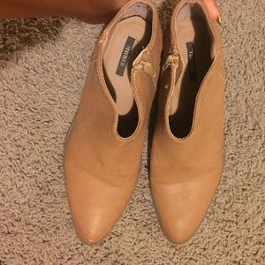 Cute tan ankle boots!