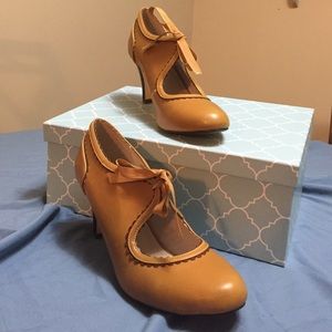 Chelsea Crew mustard yellow pumps