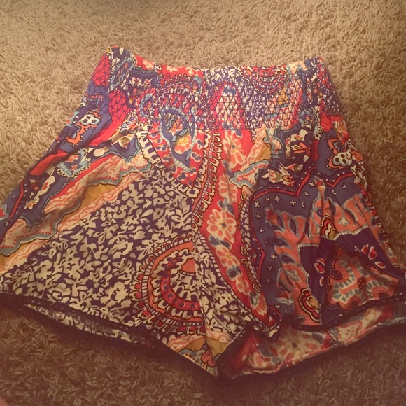 Angie Pants - ANGIE Psychedelic Patterned Shorts