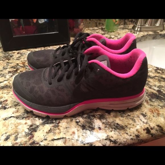 Women's Nike Tennis Shoes