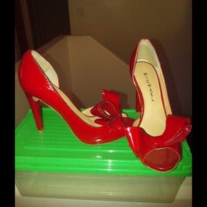 Micheal patent leather Red open toe pump