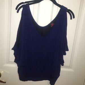 2b Bebe Open butterfly sleeve shirt