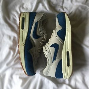 Size 7 1/2 Vintage Style Nike Air Max